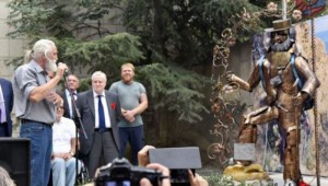 В Судаке открыли памятник туристу. ВИДЕО