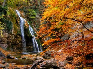 Джур-Джур - живописный водопад Крыма.